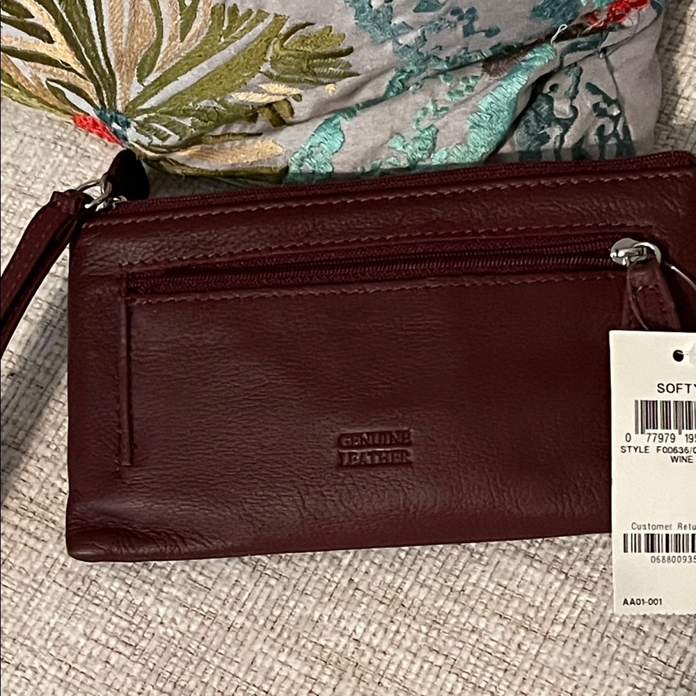 Giani Bernini Deep Red Wristlet with Logo Detail - Picture 5 of 5